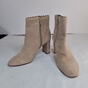 Ann Taylor Liana Booties Women's Sz 5.5M Tan Suede Scalloped Ankle Side Zip